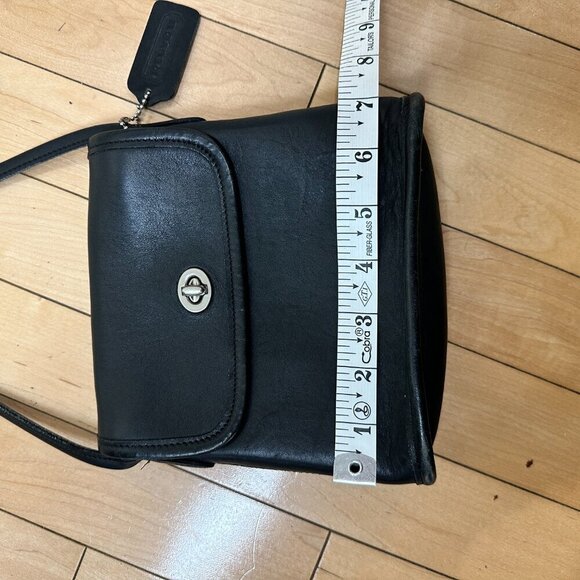 Authentic Vintage COACH Small Turnlock Crossbody Bag Purse - Picture 7 of 16